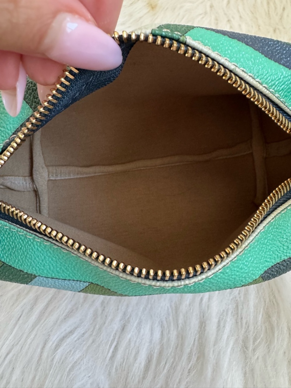 Authentic green leather Emilio Pucci mini pouch bag - Picture 6 of 9